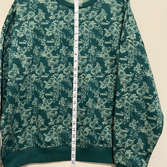 Women's Puma Relaxed fit Long sleeve Floral Crewneck Sweatshirt Green Large - Picture 4 of 5